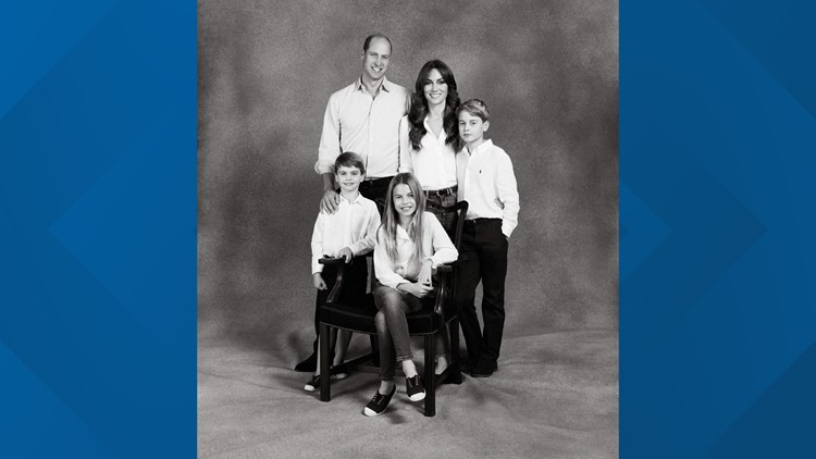 Royal family members reveal Christmas card images