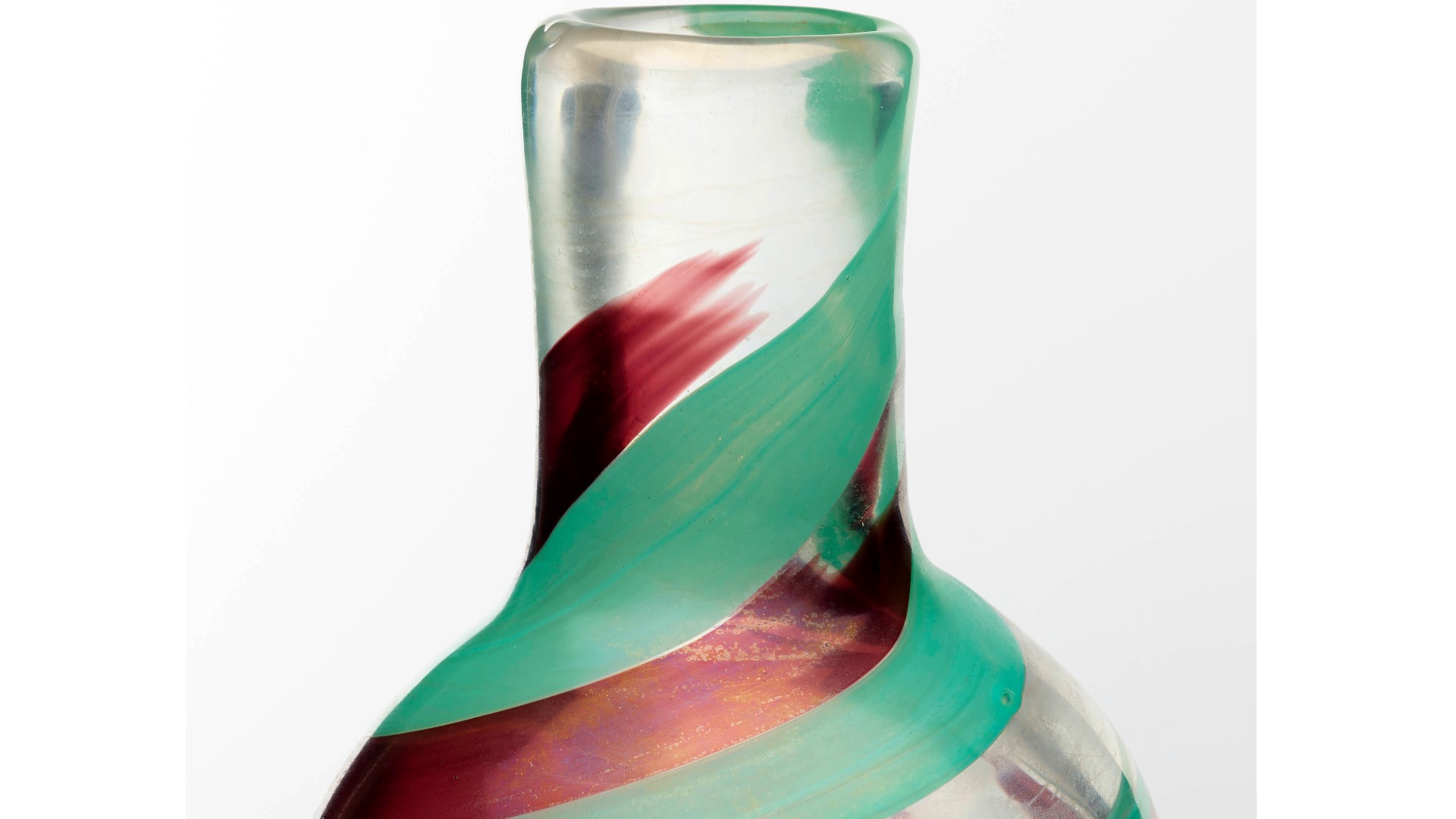 Vase bought at Goodwill for 3.99 sells for 107,000 at auction