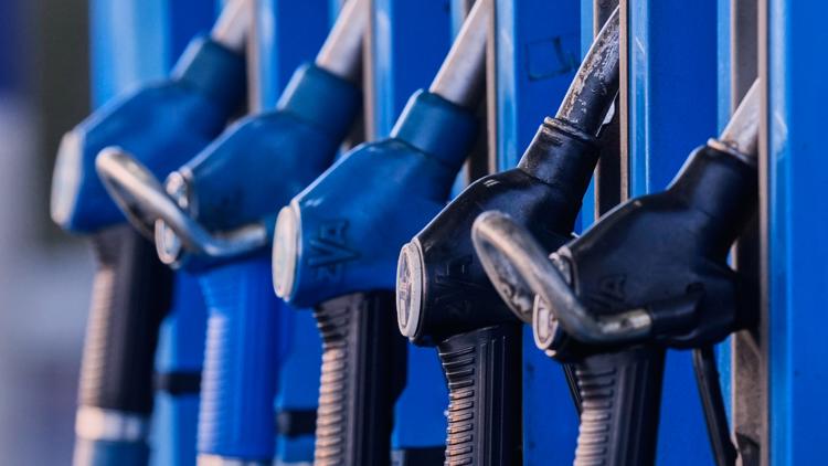 Gas prices slightly higher than Saturday, continue to hover just below $4 per gallon