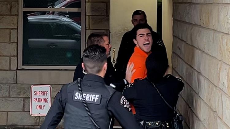Suspect in the killing of UnitedHealthcare’s CEO struggles, shouts while entering courthouse