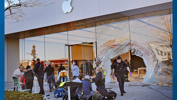 1 dead, 16 hurt after SUV crashes into Apple store in Massachusetts 1 dead, 16 hurt after SUV crashes into Apple store in Massachusetts