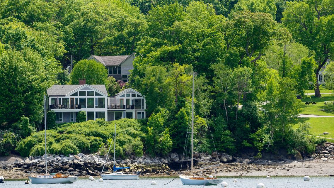 Maine couple accused of poisoning trees unites community