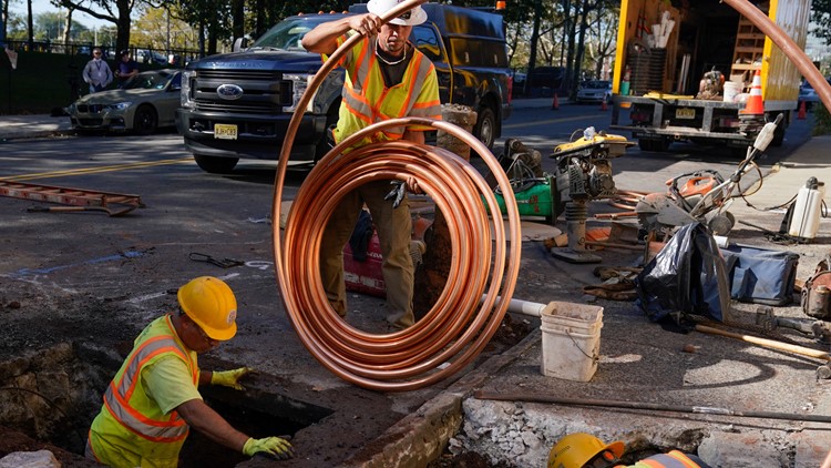 Lead pipes are a major problem in the US. But some cities can't replace them.