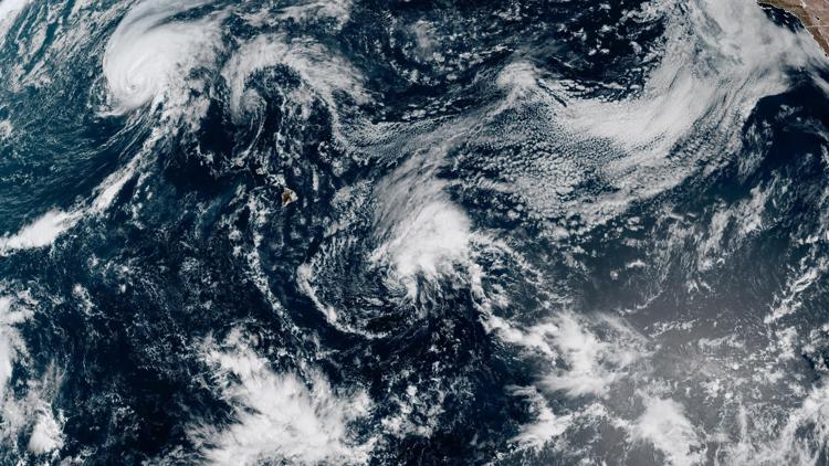 Hawaii braces for Tropical Storm Moke, but cleanup from Hurricane Lala is just beginning