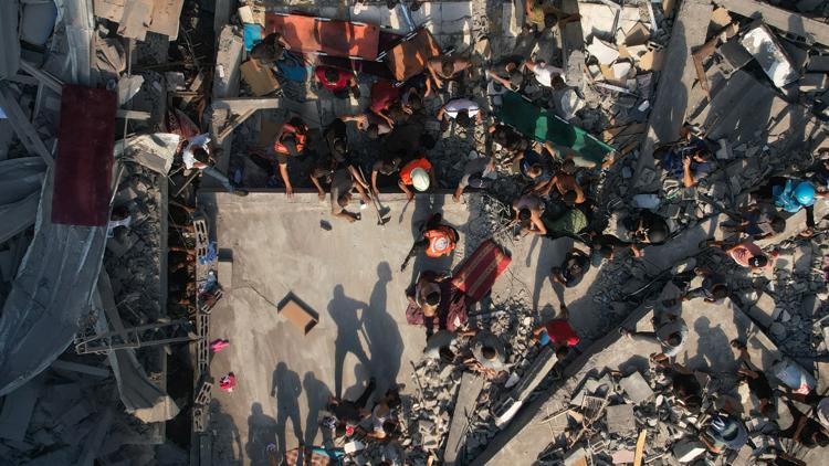 Palestinians rush to buy food and struggle under strikes as Israel readies possible ground operation
