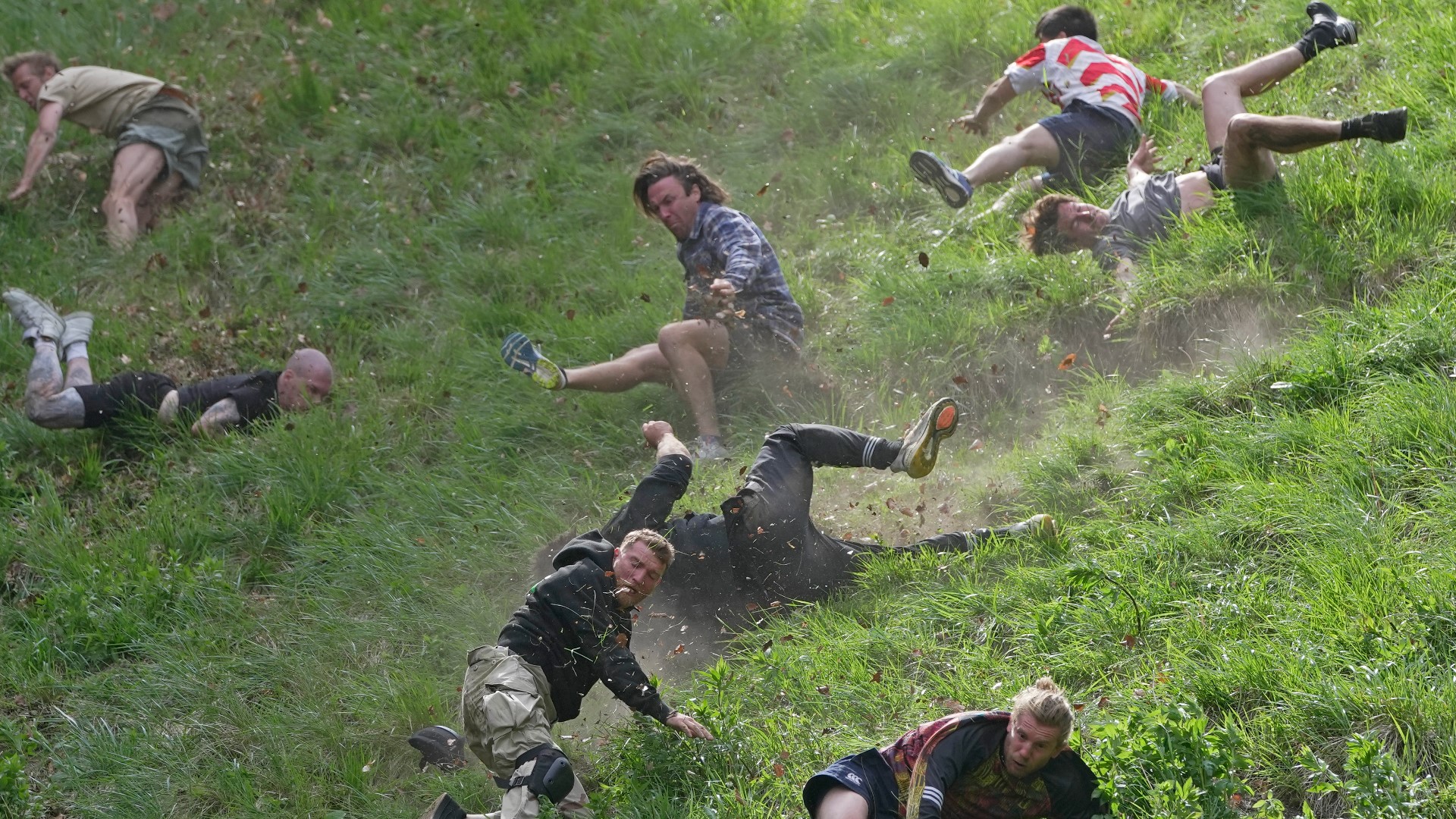 American man wins chaotic UK race chasing cheese down a hill | wthr.com