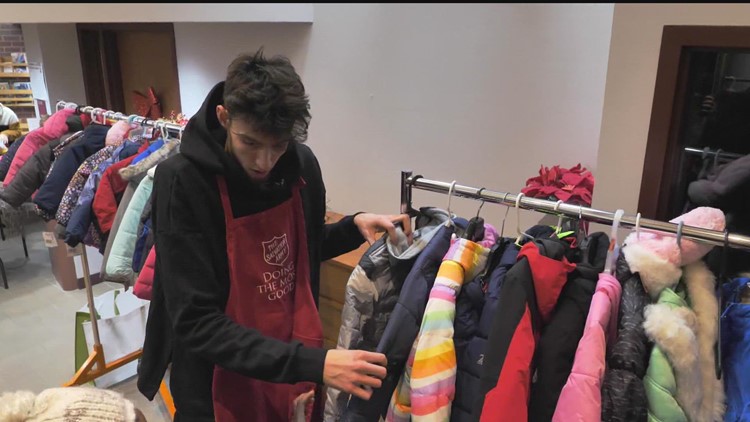 Chet Holmgren hands out coats at Brooklyn Park Salvation Army