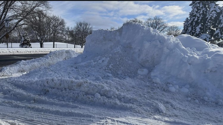 Minneapolis residents continue to dig themselves out following winter storm
