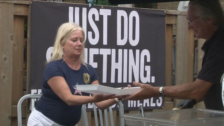 MN restaurant serves up kindness with free BBQ giveaway