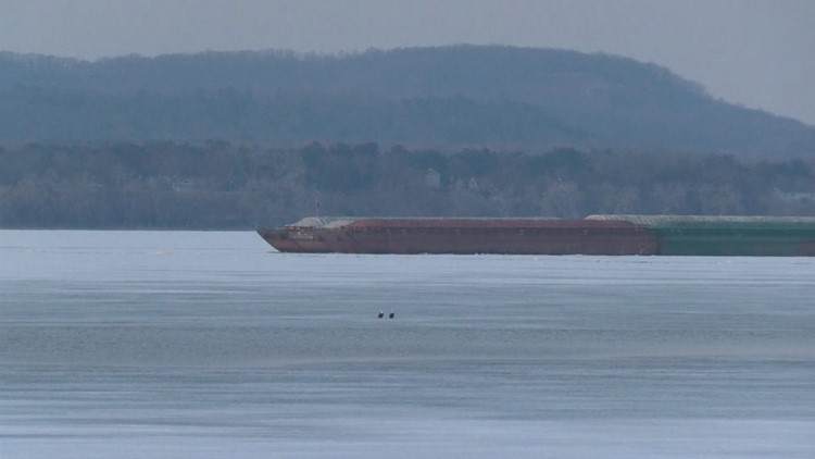 Barge season closes on upper Mississippi River