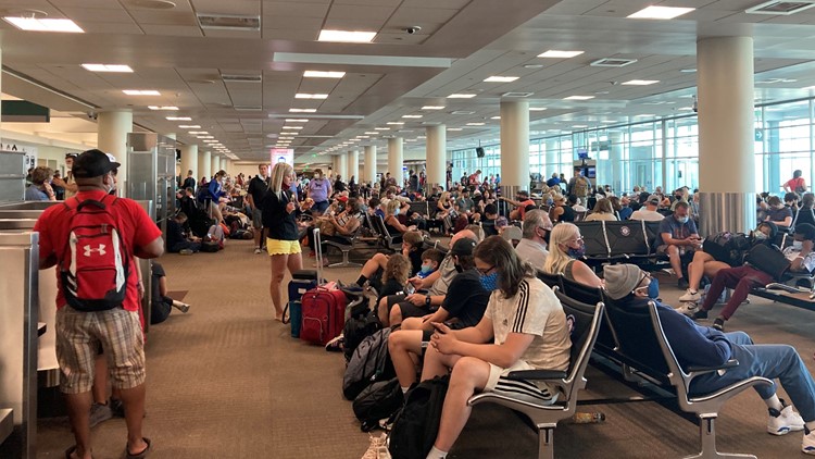 US plans to require COVID-19 shots for foreign travelers
