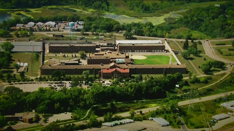 Union leaders stunned by decision to close Stillwater prison