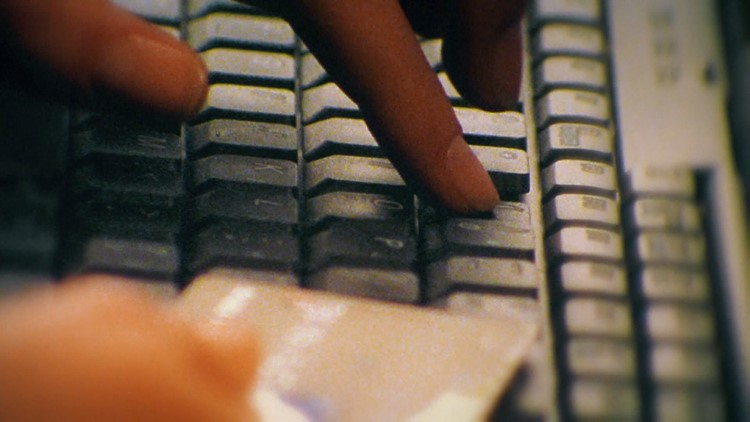 High prices, inflation could lead to more online scammers this holiday shopping season, experts say