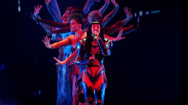 Katy Perry concert delayed, fans kept waiting outside Target Center