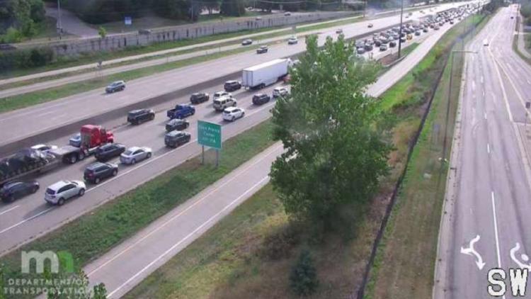 Crash closes westbound 494 lanes in Eden Prairie