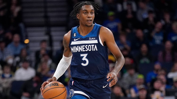 Gobert, Wolves extend Lakers' winless start with 111-102 win