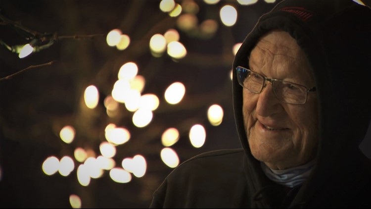 Self-described ‘Humbug’ who lit up a senior complex as Christmas gift to his late wife has died