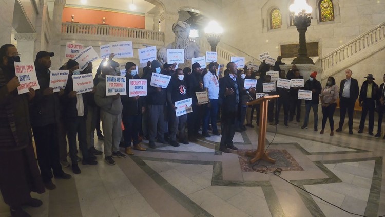 Uber, Lyft drivers call for protections; Minneapolis City Council takes first steps