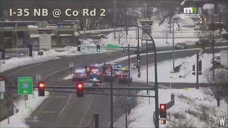 Police chase vehicle with suspects who allegedly stole mail