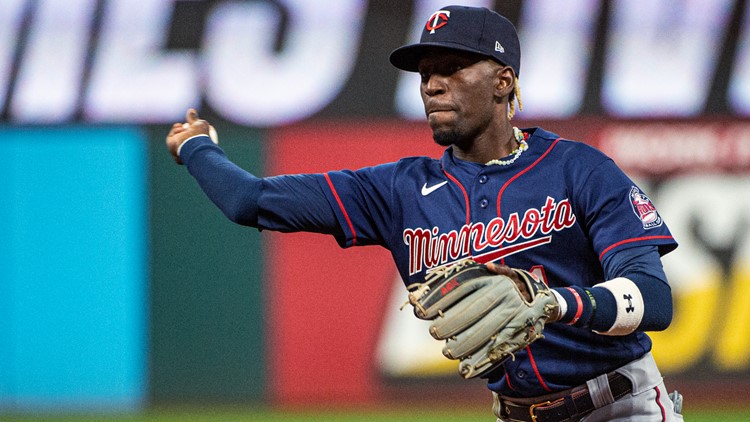 Clement scores from 2nd on wild pitch, Guardians top Twins