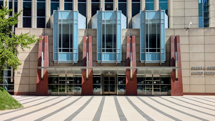 Federal judge apologizes to public defender over ICE allegations he committed a crime