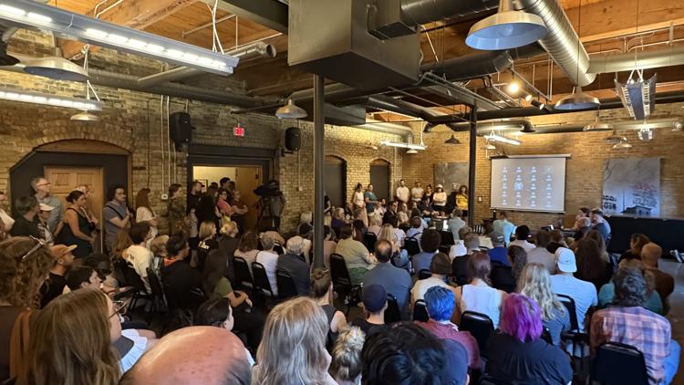 People pack a North Loop Neighborhood Association meeting over proposed data center