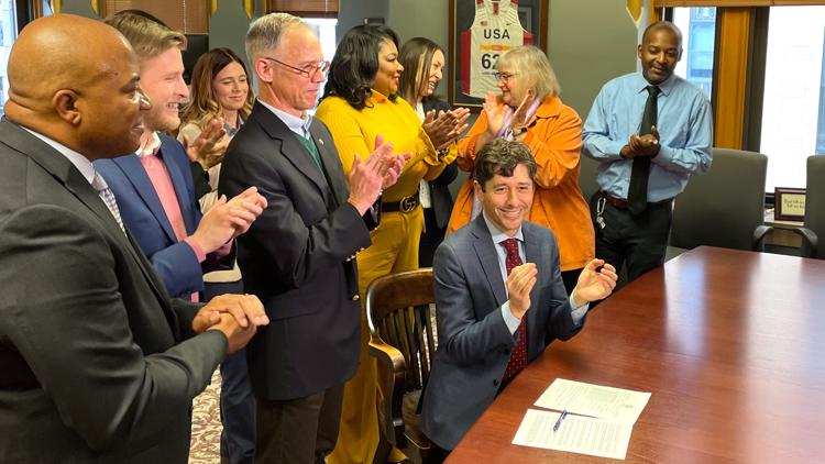 Minneapolis City Council votes to stop protesters from blocking access to reproductive health care facilities