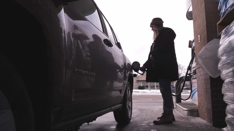 Experts say gas prices will keep falling through the holidays