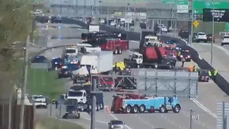 1 dead after multi-vehicle pileup on I-35W in Mounds View