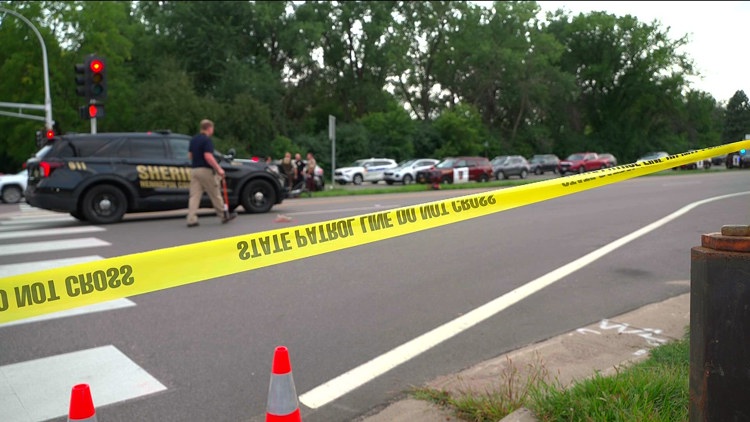 Bicyclist injured in car crash in Golden Valley