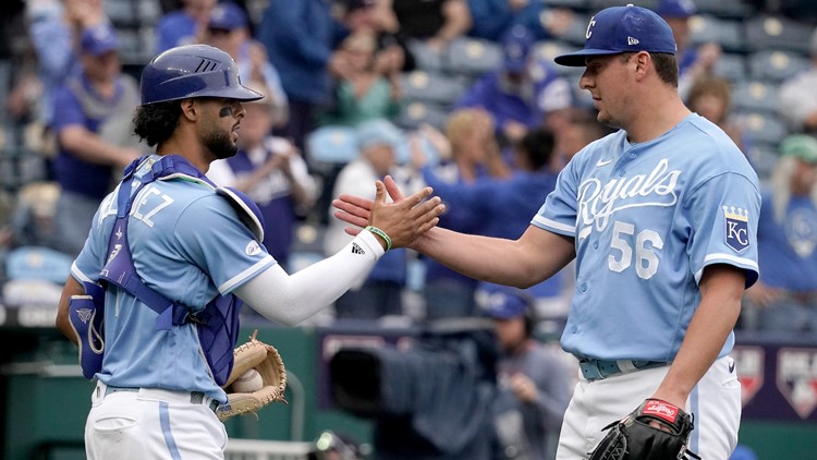 Heasley shuts down Twins, Royals win 4-1 to finish sweep