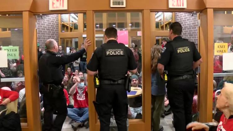 Protest prevents Hermantown City Council meeting from starting