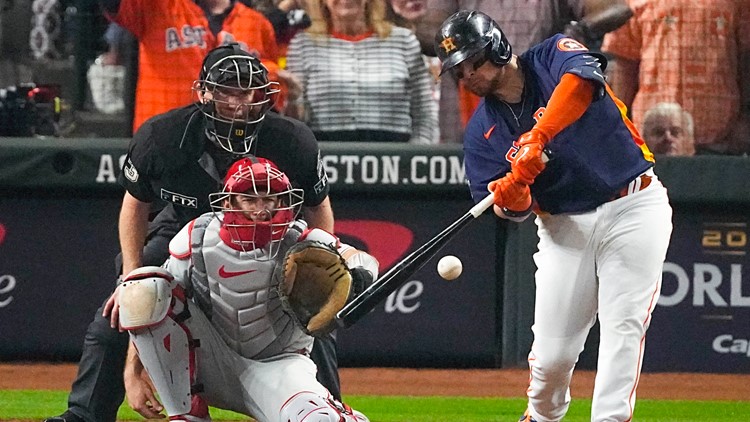 AP source: Twins, Vázquez agree to $30 million, 3-year deal