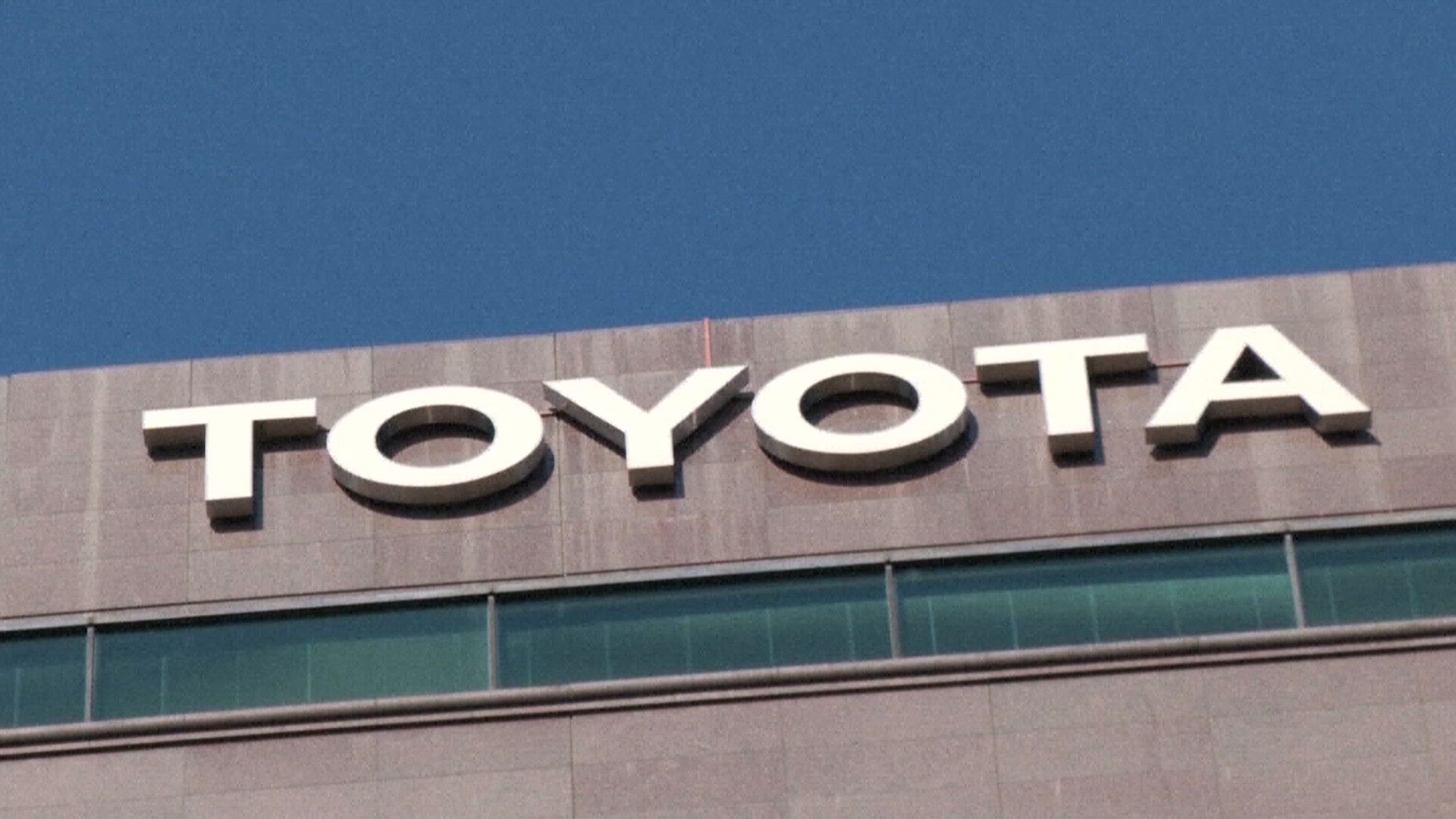 Indicator Display App Toyota recalls 655,000 Camrys over display error | wthr.com