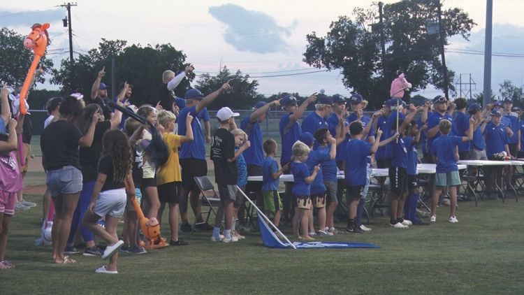 Robinson baseball embraces community support ahead of title game