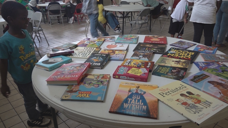 6 News Book Drive brings thousands of stories to children