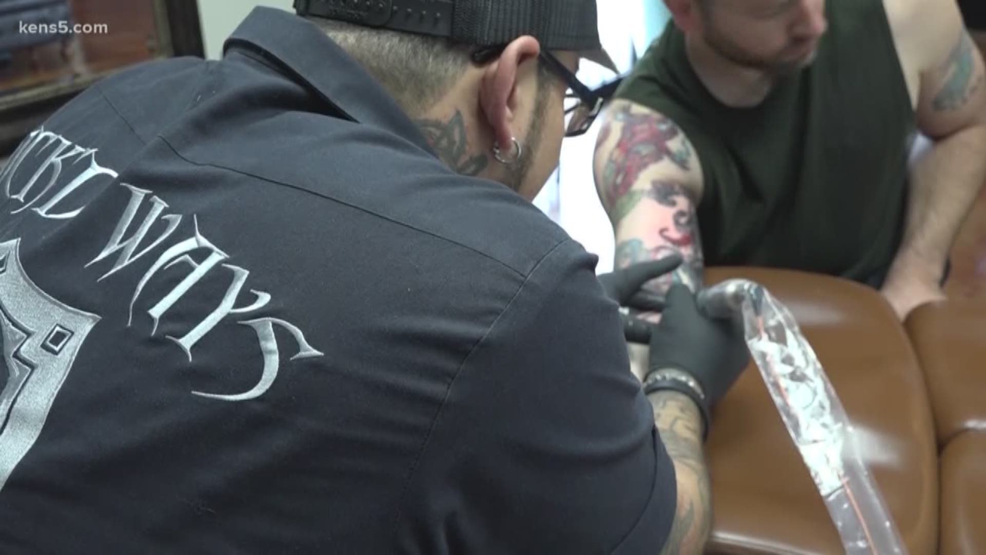 Blind tattoo artist defies odds | verifythis.com