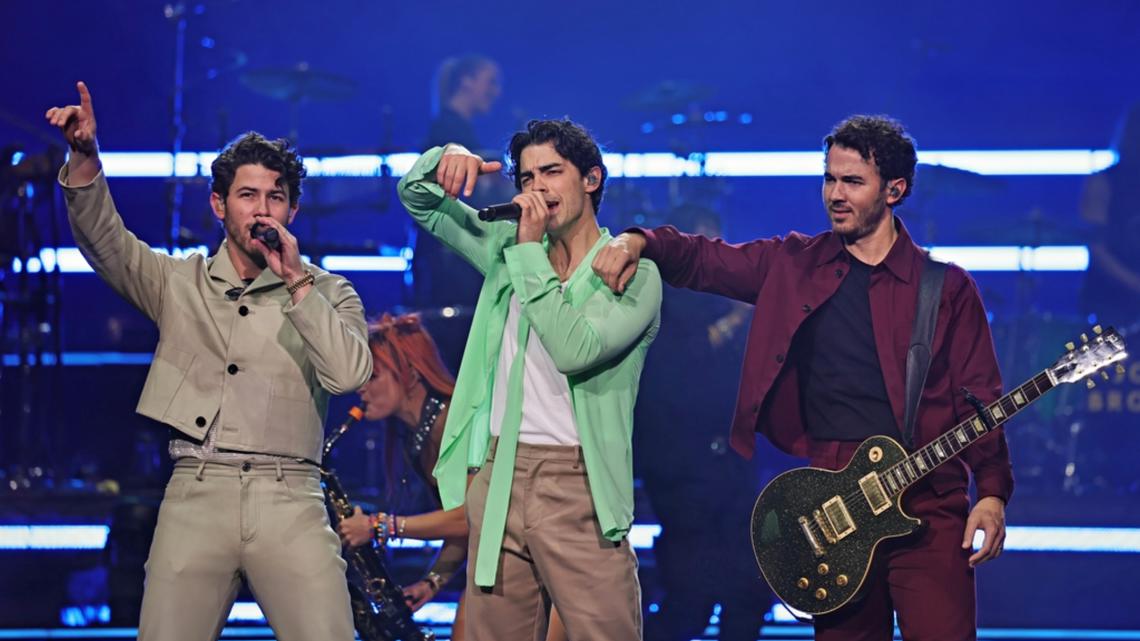 Jonas Brothers bringing “Living the Dream Tour” to Des Moines