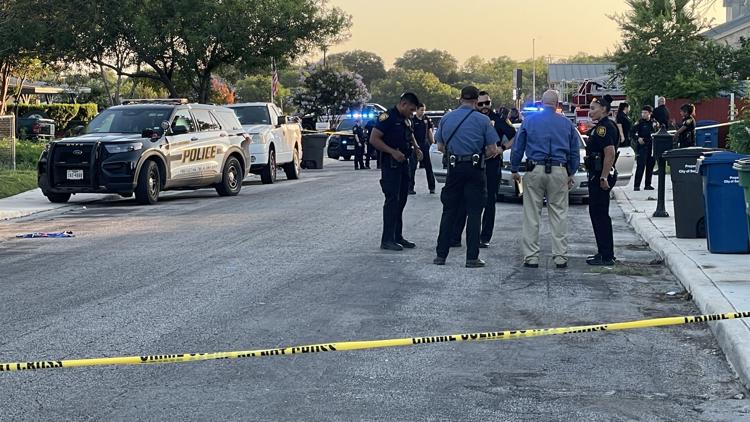 2 hospitalized in critical condition after shooting in west San Antonio, SAFD says