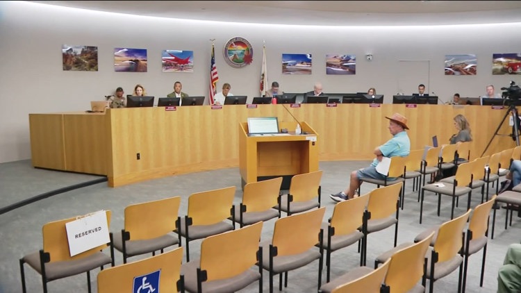 Encinitas council advances pilot program for red-light cameras