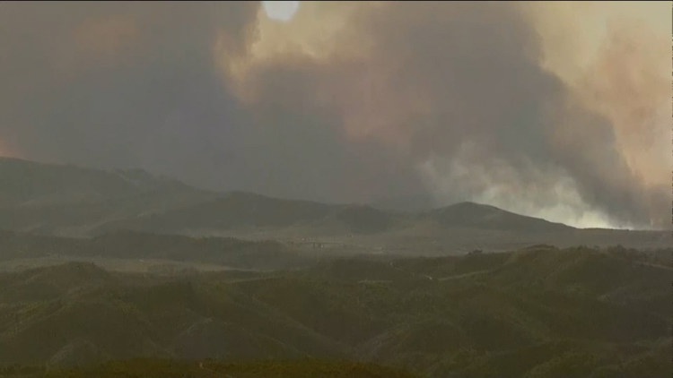Henderson Fire | Fast-growing brush fire at Camp Pendleton prompts evacuation, closure of I-5 freeway