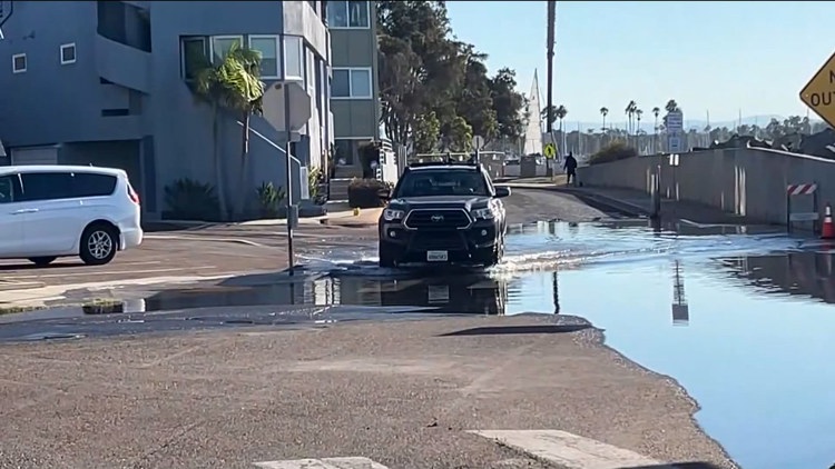 Coastal Flood Warning in effect as record high tides are hitting San Diego beaches