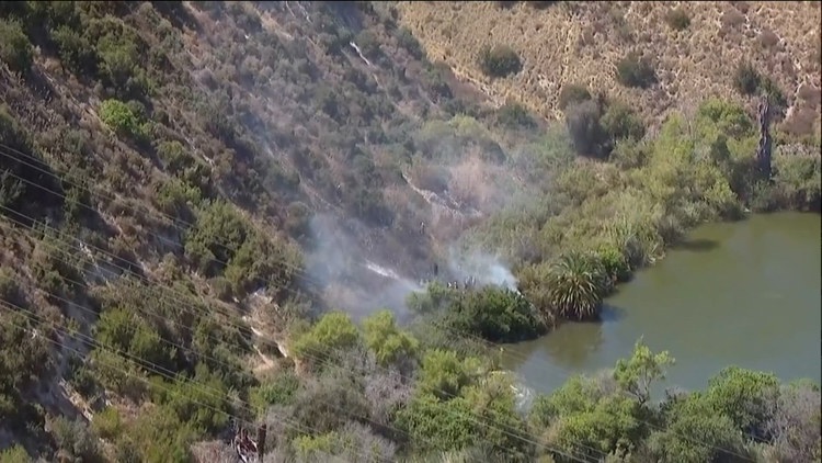 Fire crews stop vegetation fire in San Diego near Friars Rd