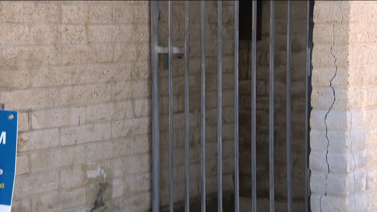 San Diego leaders at odds as residents call for the reopening of 13 Mission Bay restrooms