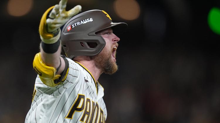 Padres beat Brewers 4-3 in Game 3 of the NLDS