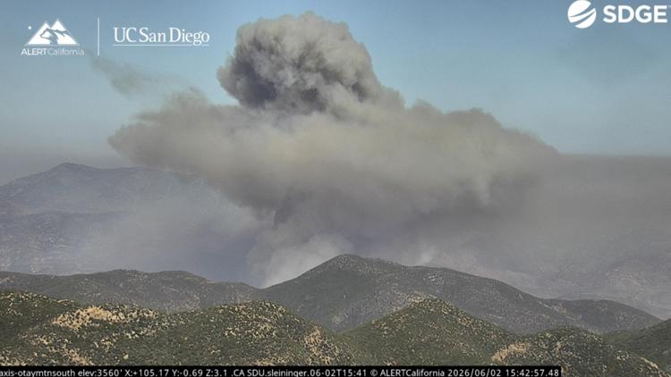 Border fire south of Dulzura scorches 300 acres; evacuation warnings issued