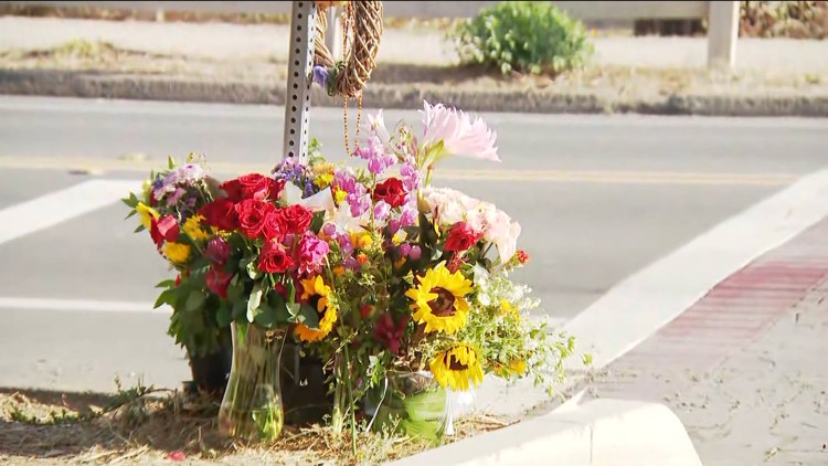 Community mourns tragic death of teen girl killed crossing an Encinitas road