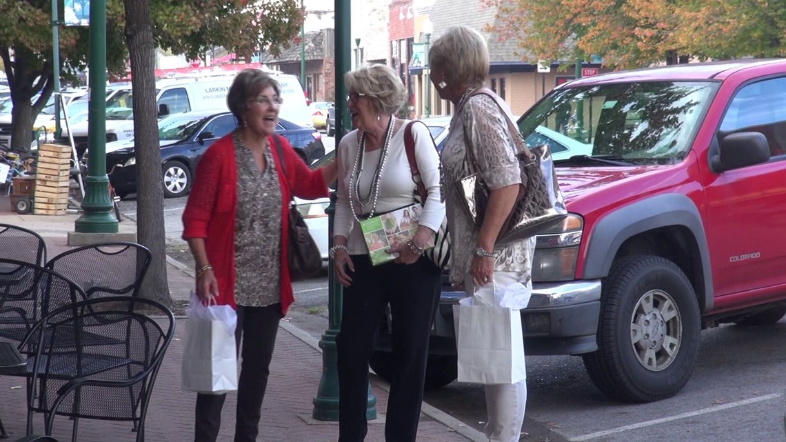 Siloam Springs Holiday Open House Brings Out Shoppers