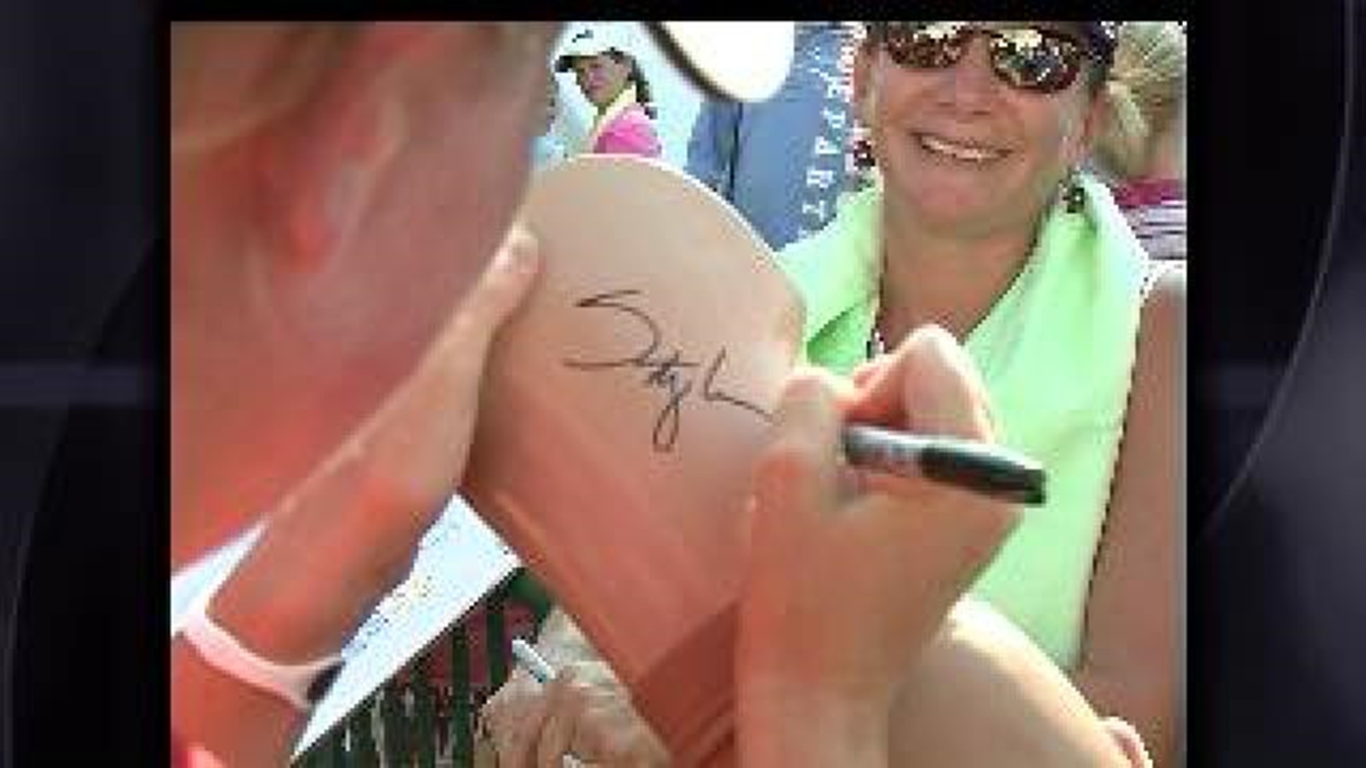 Fans Get LPGA Autographs