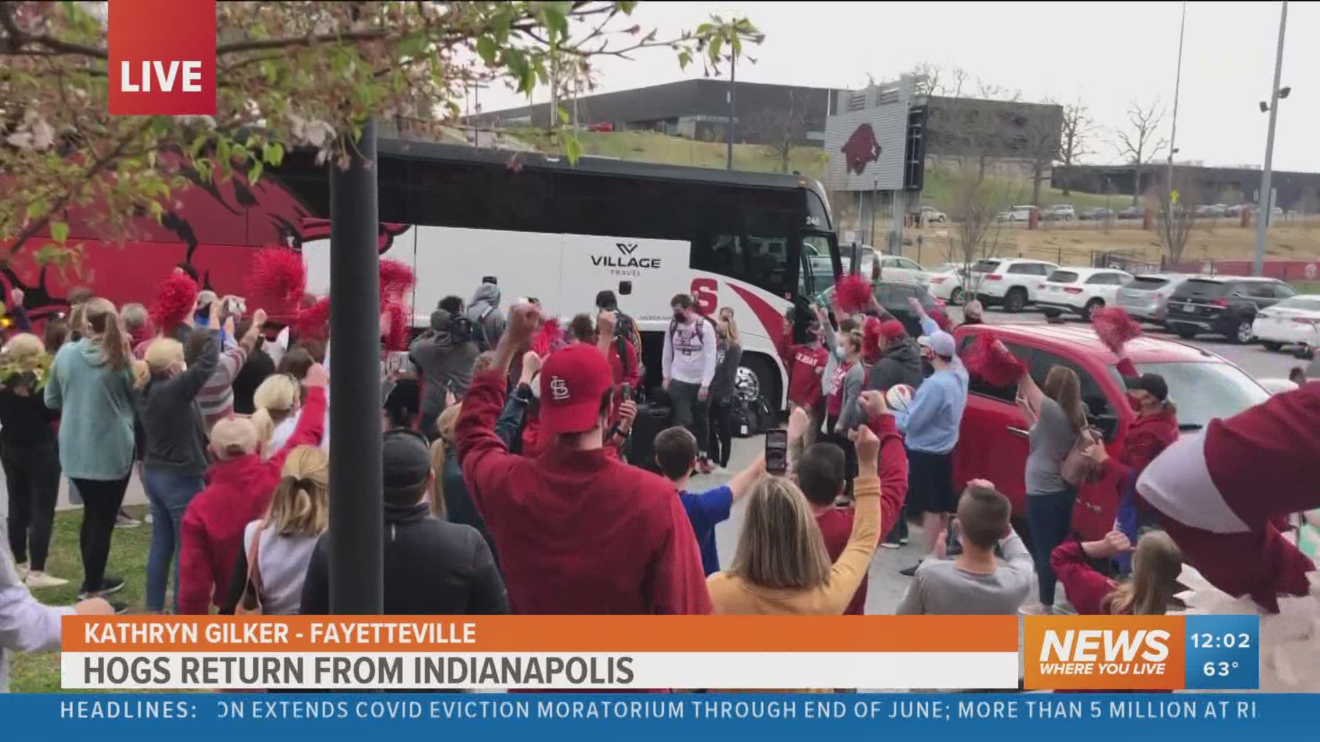 Fans lined up to greet the Arkansas men's basketball team following their run in the NCAA tournament.